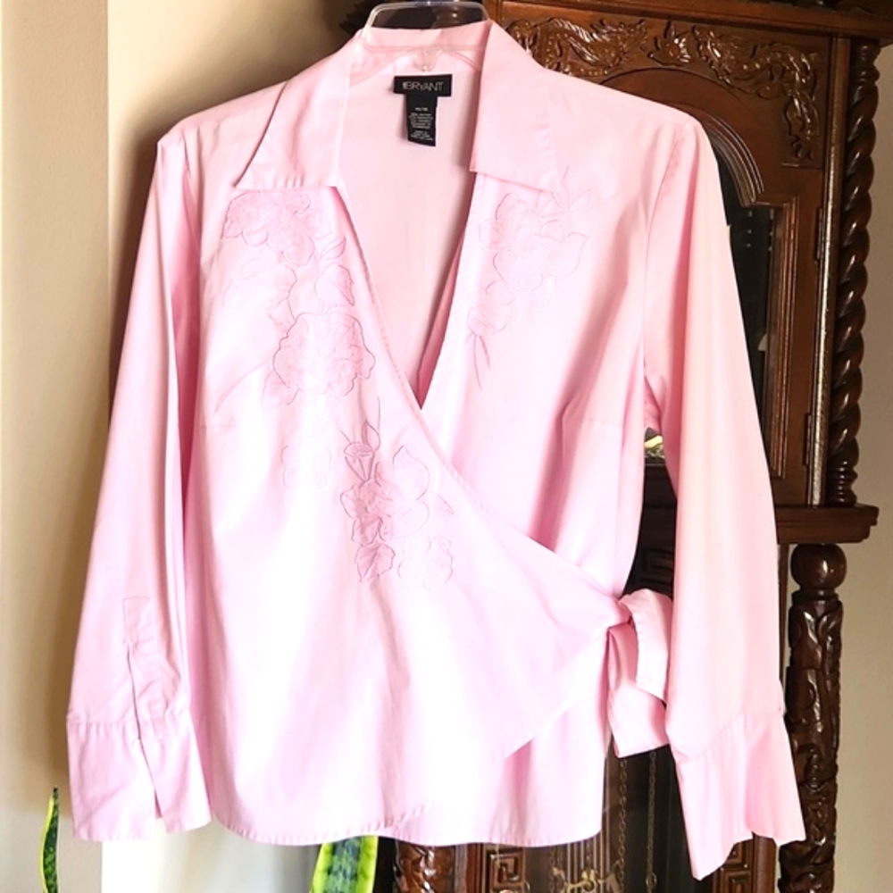 Lane Bryant, Women's pink long sleeves, v-neck top, Size 16/18w - Picture 2 of 7